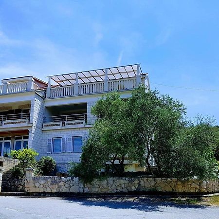Apartmani Luka Zrnovo 외부 사진