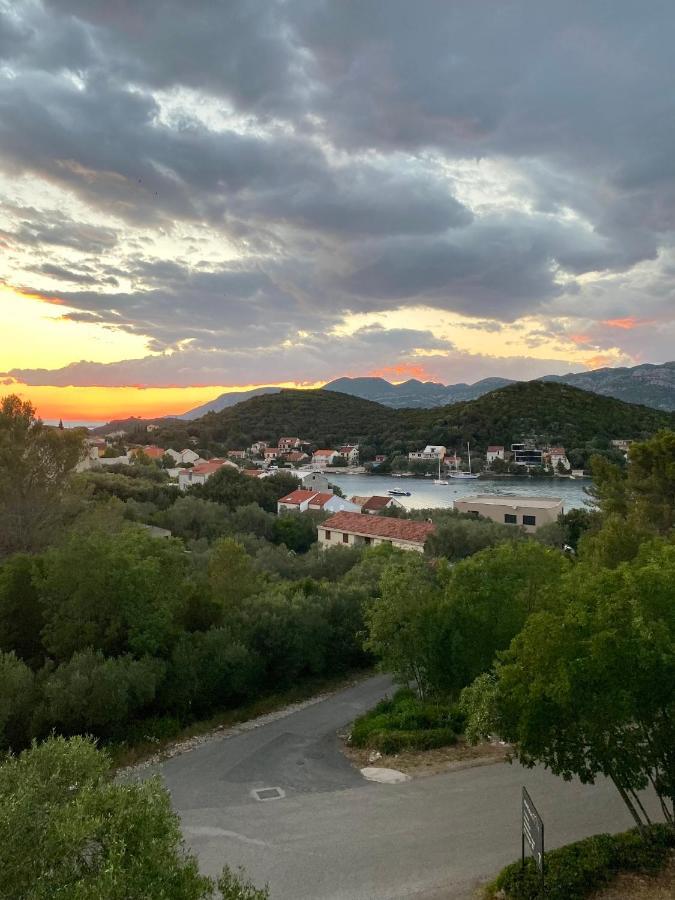 Apartmani Luka Zrnovo 외부 사진