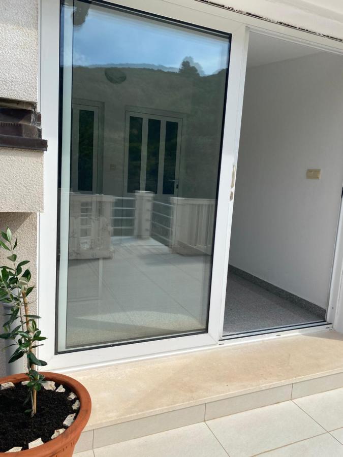 Apartmani Luka Zrnovo 외부 사진