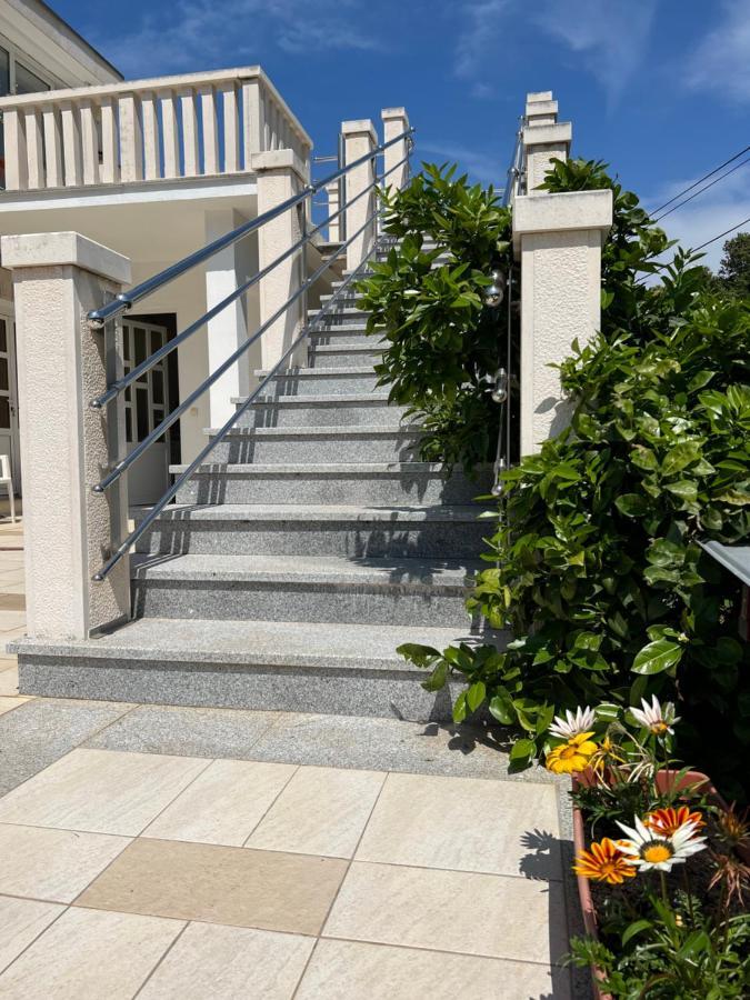 Apartmani Luka Zrnovo 외부 사진